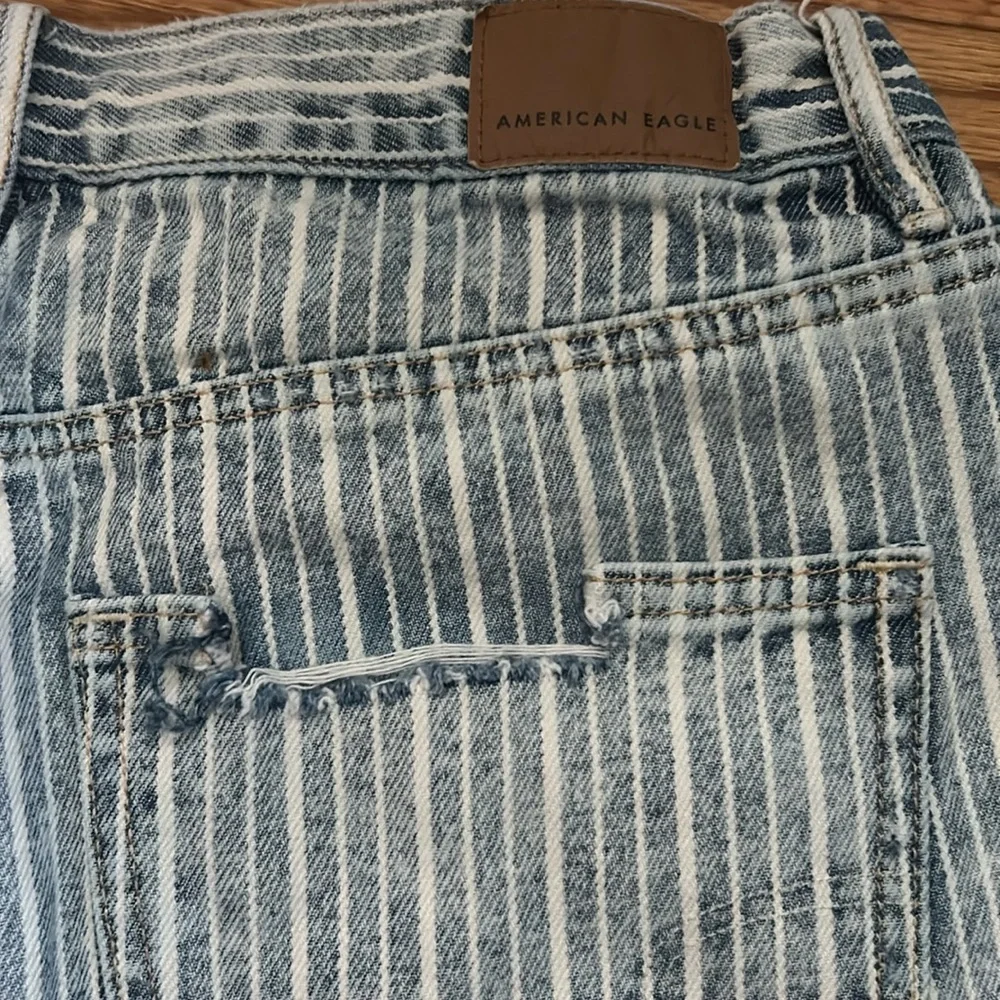 Like- new American Eagle Outfitters 90’s Striped Distressed Boyfriend Shorts